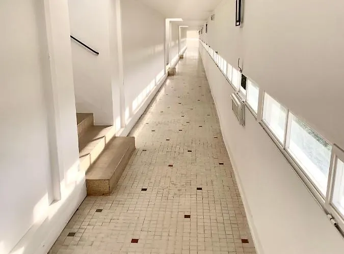 Elegant Et Parking Dans Batiment Historique * Saint-Tropez