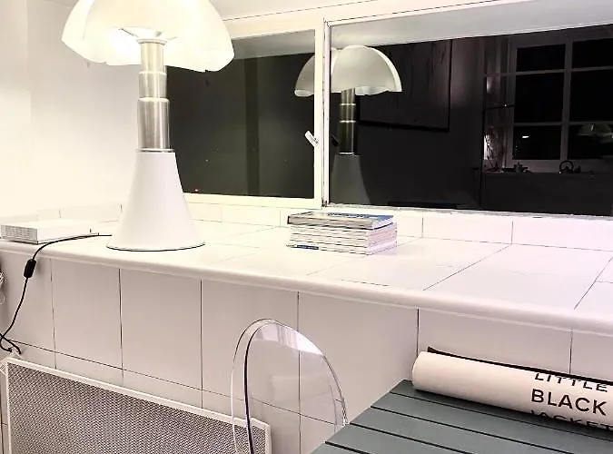 Elegant Et Parking Dans Batiment Historique Saint-Tropez