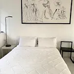 Elegant Et Parking Dans Batiment Historique Saint-Tropez