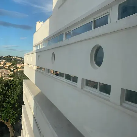 Daire Elegant Et Parking Dans Batiment Historique