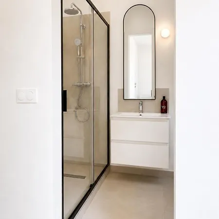 Elegant Et Parking Dans Batiment Historique
