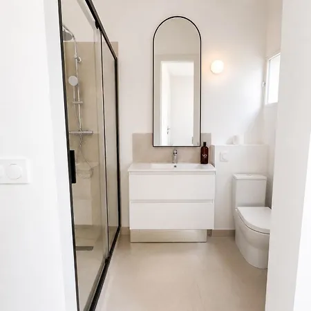Elegant Et Parking Dans Batiment Historique *