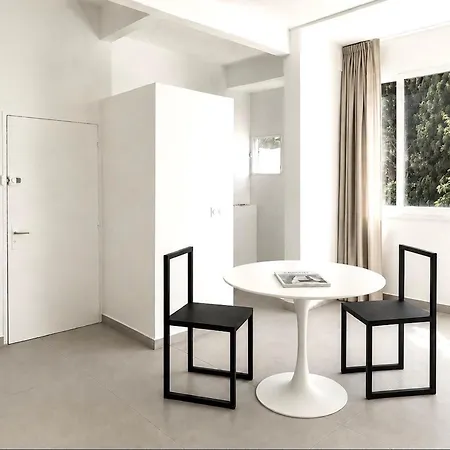 Elegant Et Parking Dans Batiment Historique *