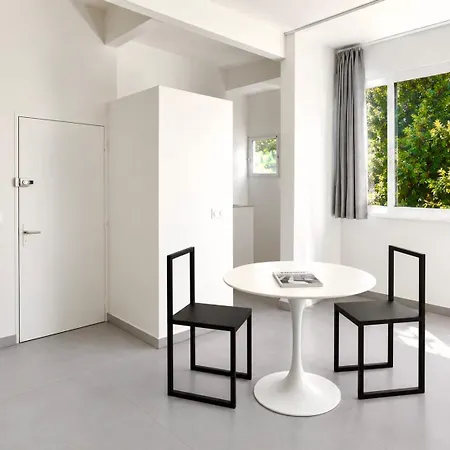 Elegant Et Parking Dans Batiment Historique
