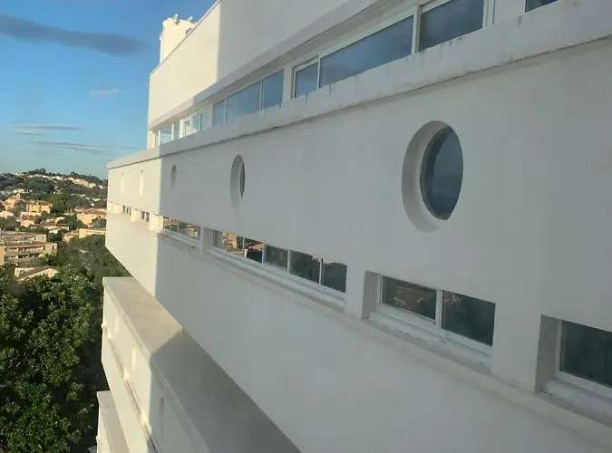 Apartment Elegant Et Parking Dans Batiment Historique