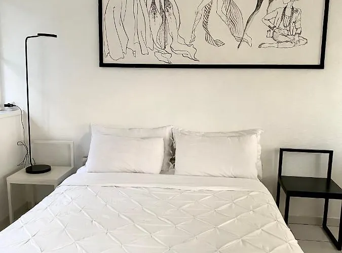 Elegant Et Parking Dans Batiment Historique Saint-Tropez